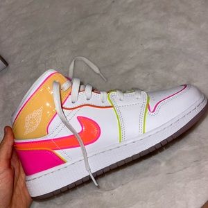 Like new air Jordan’s!! Worn like twice they just don’t fit me anymore :(((